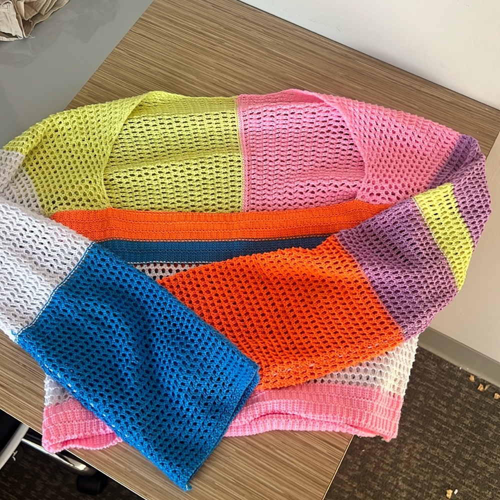 Multi color knitted top